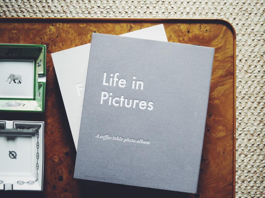 Life in Pictures Grey - A Coffee Table Album (60 Mustaa sivua / 30 lehte)