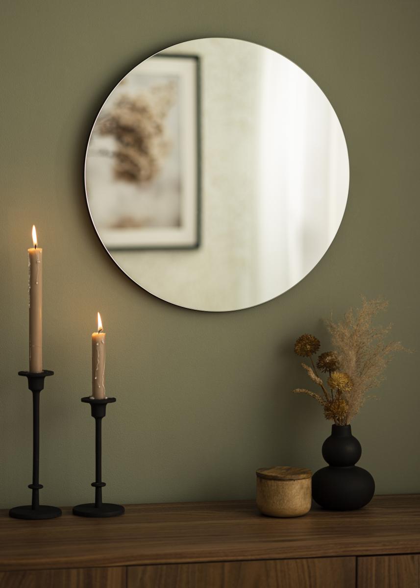 Pyöreä peili ilman kehystä merkiltä House Doctor olohuoneeseen, inspiraatiokuva. Koko 110 cm