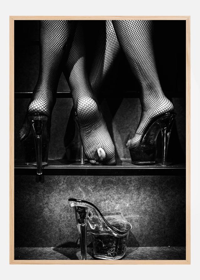 On the soles of its feet Juliste