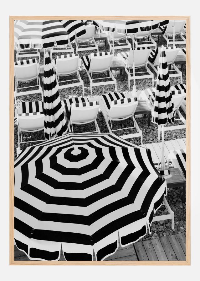 Black and White Beach Umbrellas Juliste