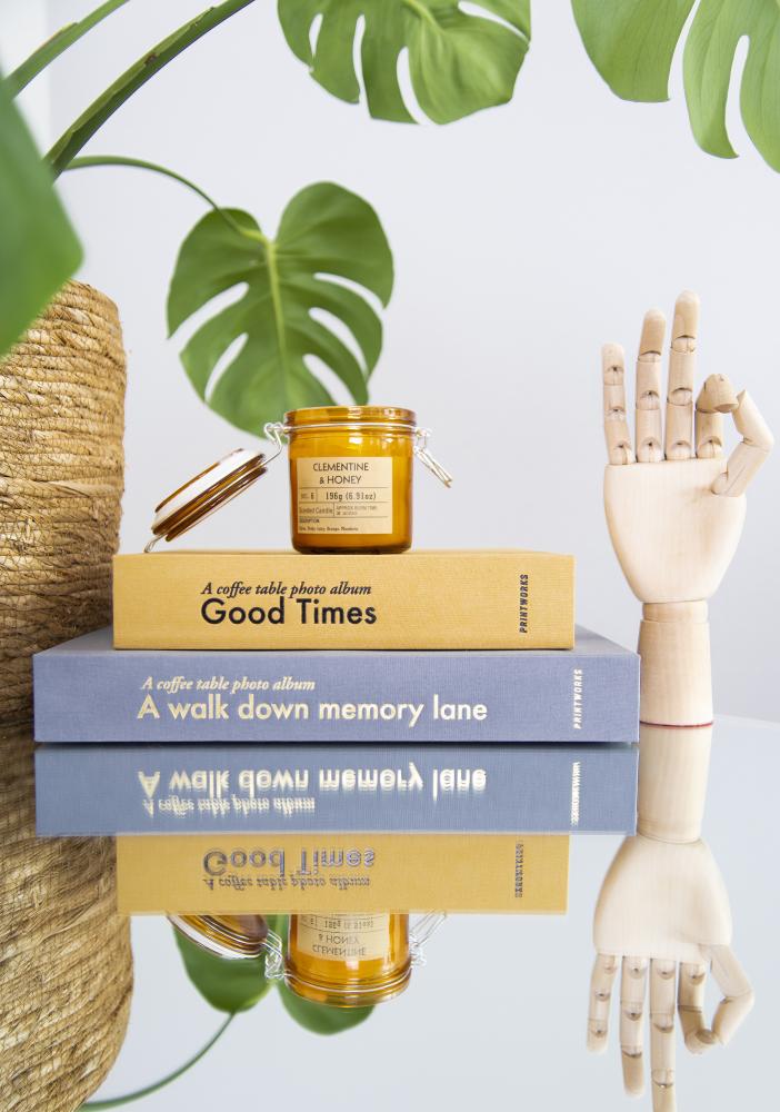 A Walk Down Memory Lane - A Coffee Table Album (60 Mustaa sivua / 30 lehteä)