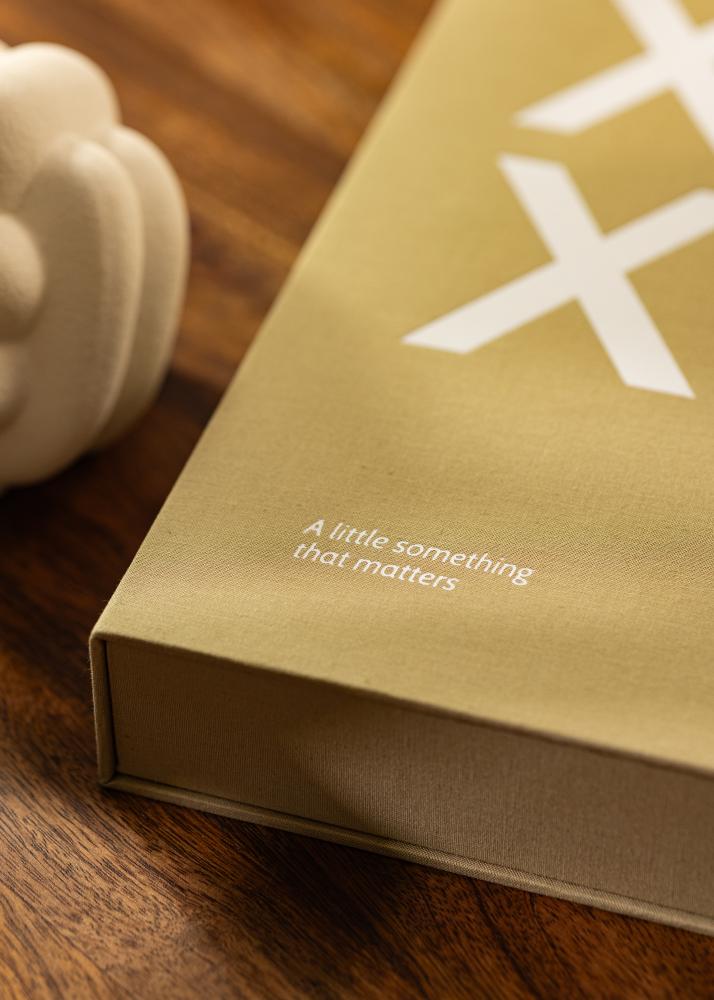 KAILA XOXO Vanilla - Coffee Table Photo Album (60 Mustaa sivua / 30 lehteä)