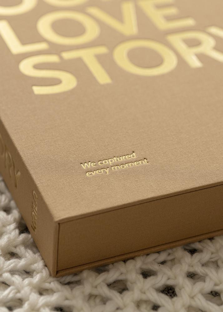 KAILA OUR LOVE STORY Manilla - Coffee Table Photo Album (60 Mustaa sivua)