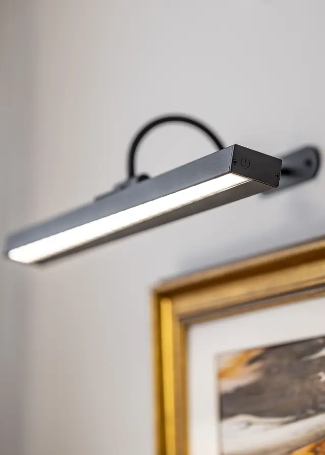 KAILA Flare Paristokäyttöinen Tauluvalaistus 40 cm - Musta