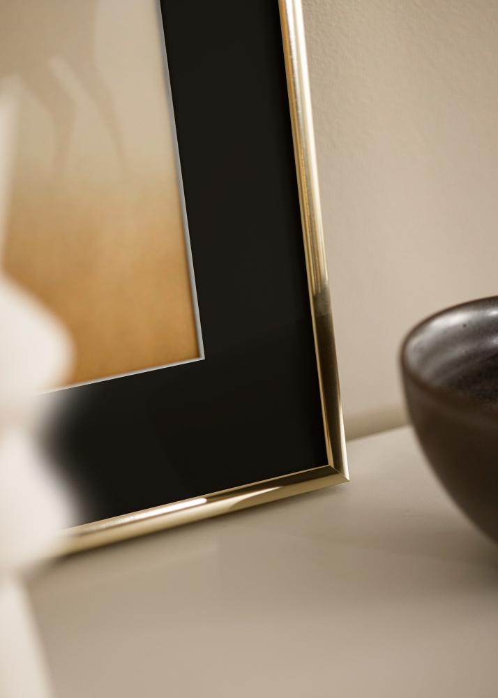 Kehys Alumiini Kiiltävä Kulta 70x100 cm - Paspatuuri Musta 59,4x84 cm (A1)