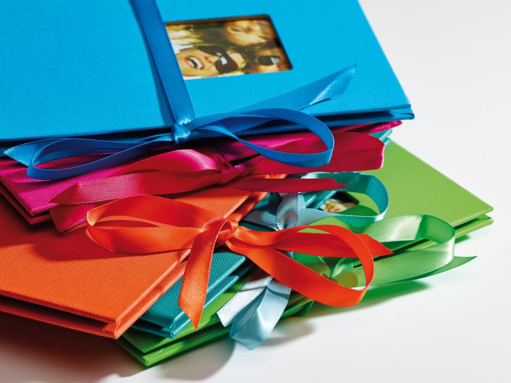 Fun Leporello Punainen- 12 kuvalle koossa 15x20 cm