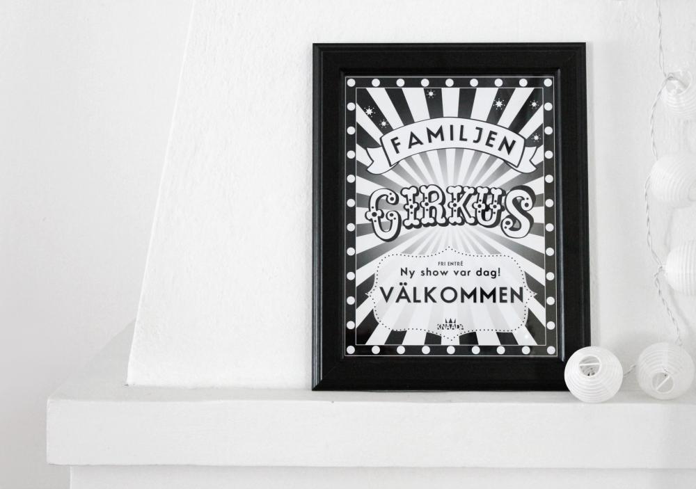 Knaada - Cirkus Mustavalkoinen