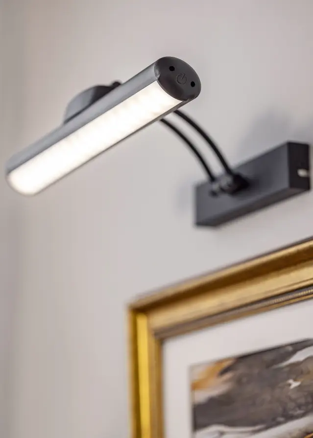 KAILA Gleam Paristokäyttöinen Tauluvalaisin 32 cm - Musta