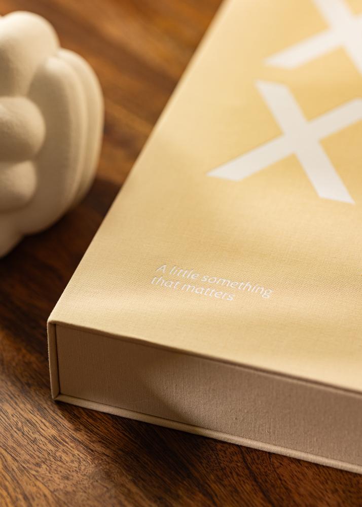 KAILA XOXO Nude - Coffee Table Photo Album (60 Mustaa sivua / 30 lehteä)