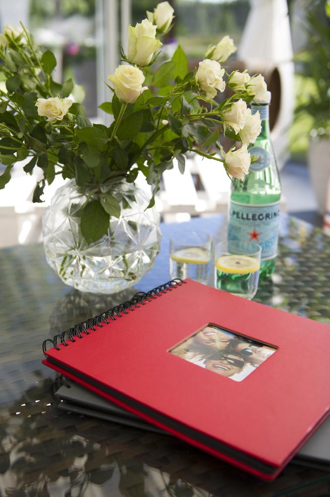 Fun Kierrealbumi Punainen - 30x30 cm (50 Mustaa sivua / 25 lehteä)