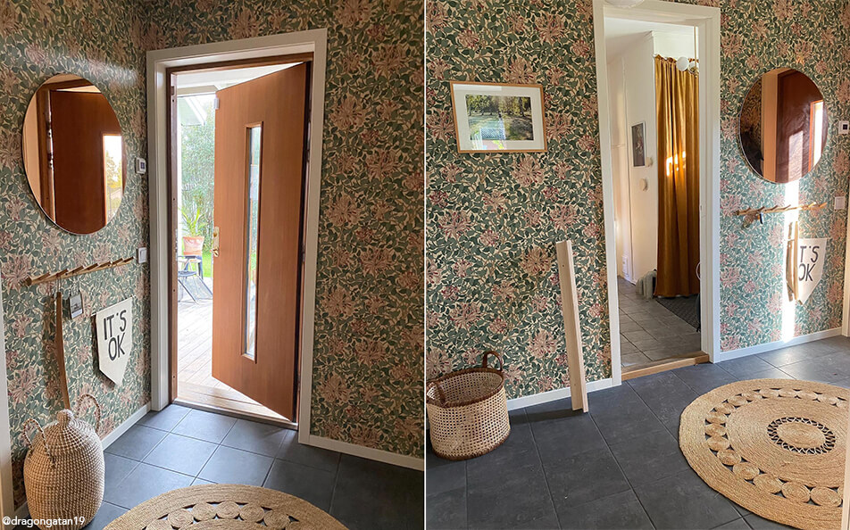 Kukikas tapetti eteisessä, pyöreä peili sävytetyllä lasilla